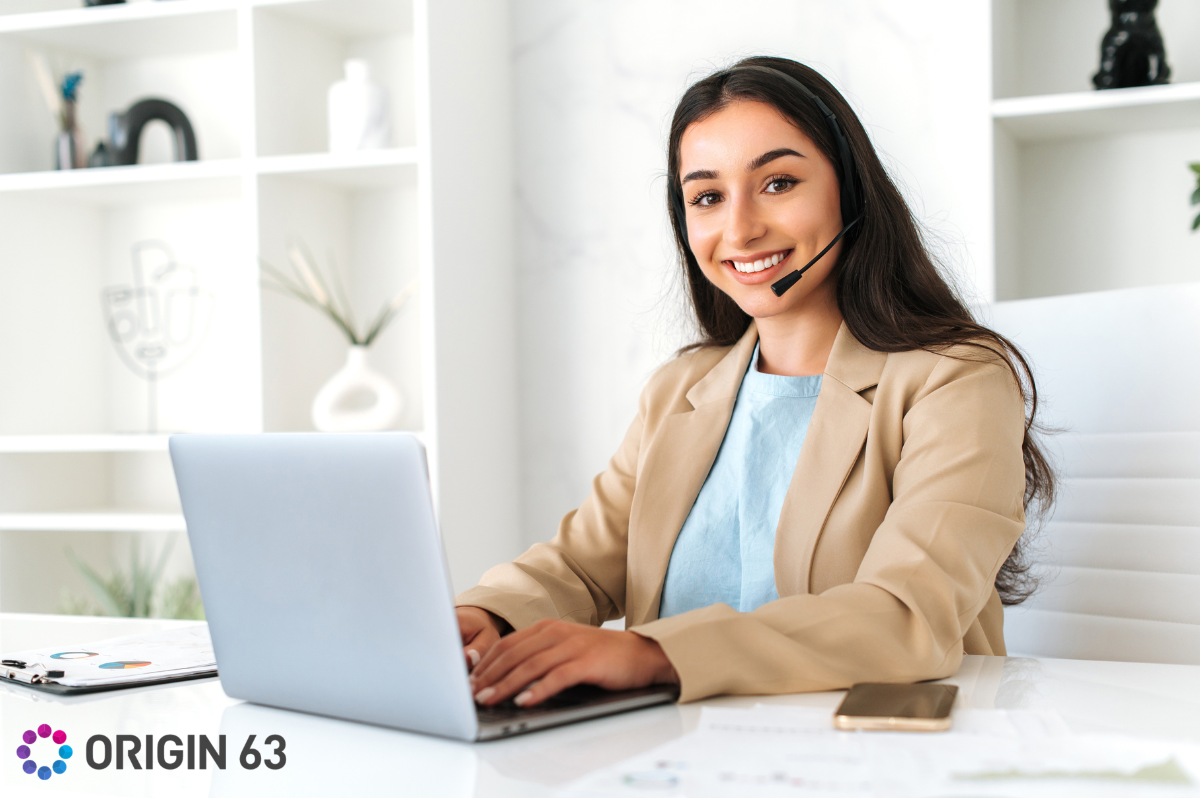  A customer service representative adjusting HubSpot Health Scores to be well-balances