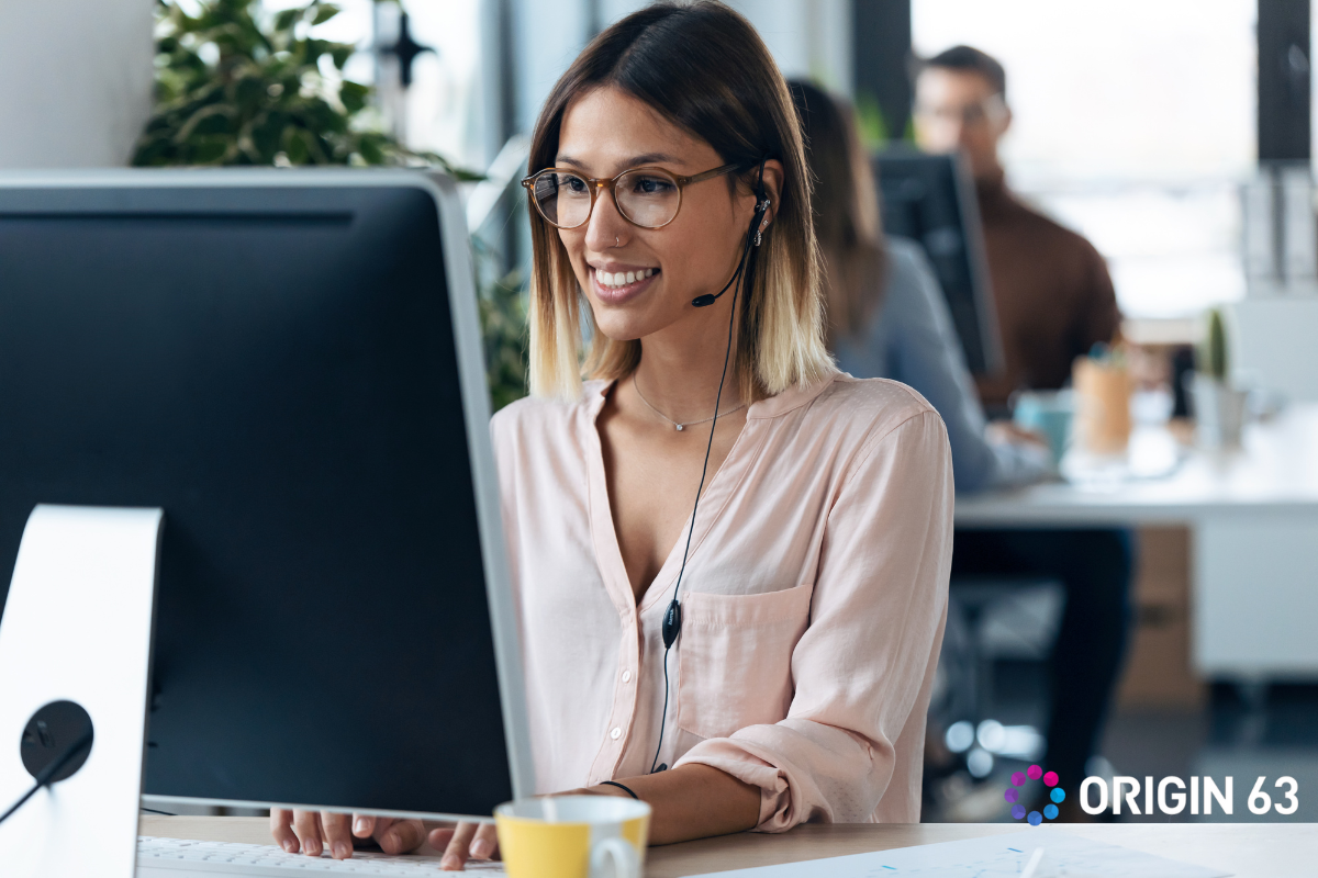 Customer service representative using HubSpot AI, Benefits of Using HubSpot AI
