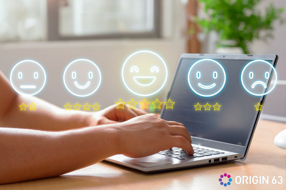 Customer answering an online survey, collecting customer feedback with AI