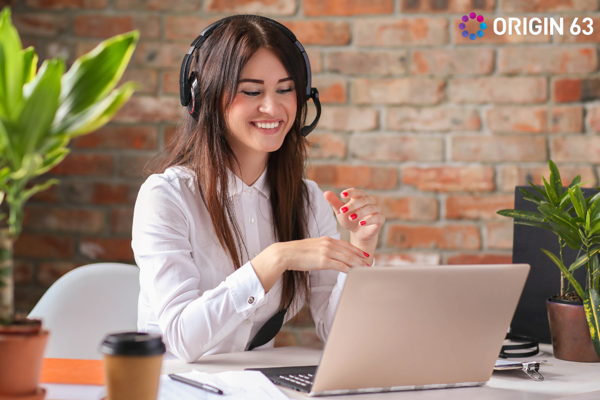 Customer success leader supporting a customer to drive retention