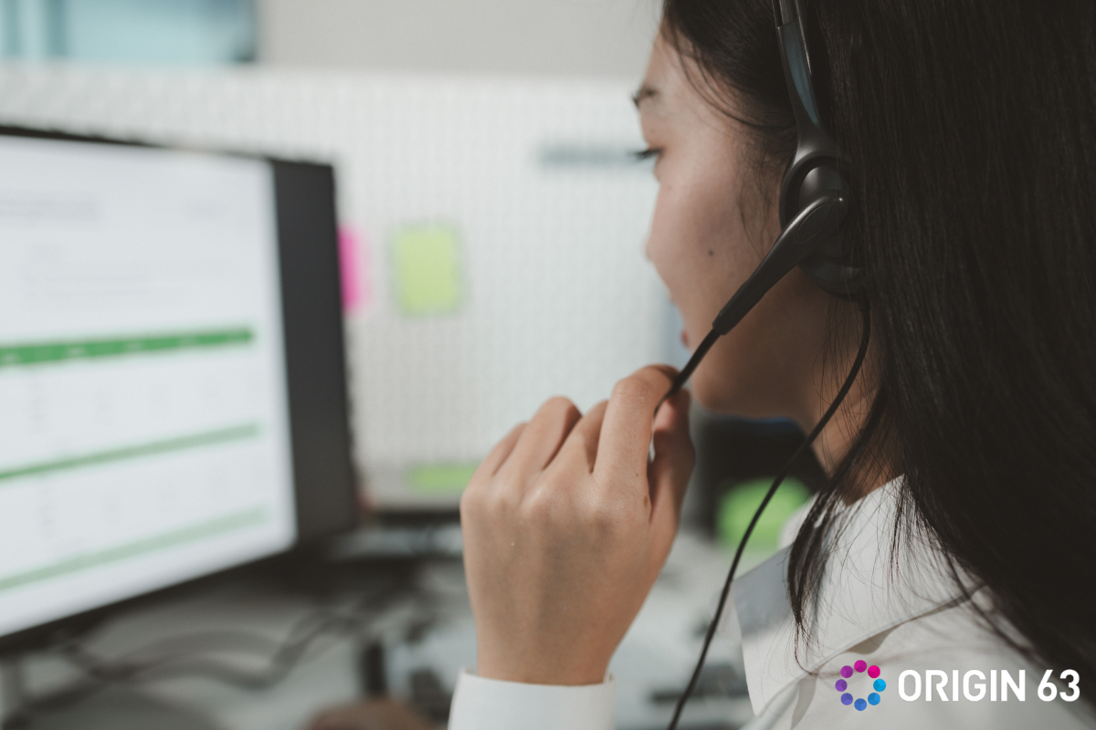 Customer service representative adjusting HubSpot Health Scores for product or business changes