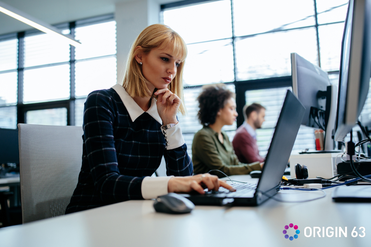  A female customer success manager working on a computer, What Is HubSpot’s Customer Success Workspace?
