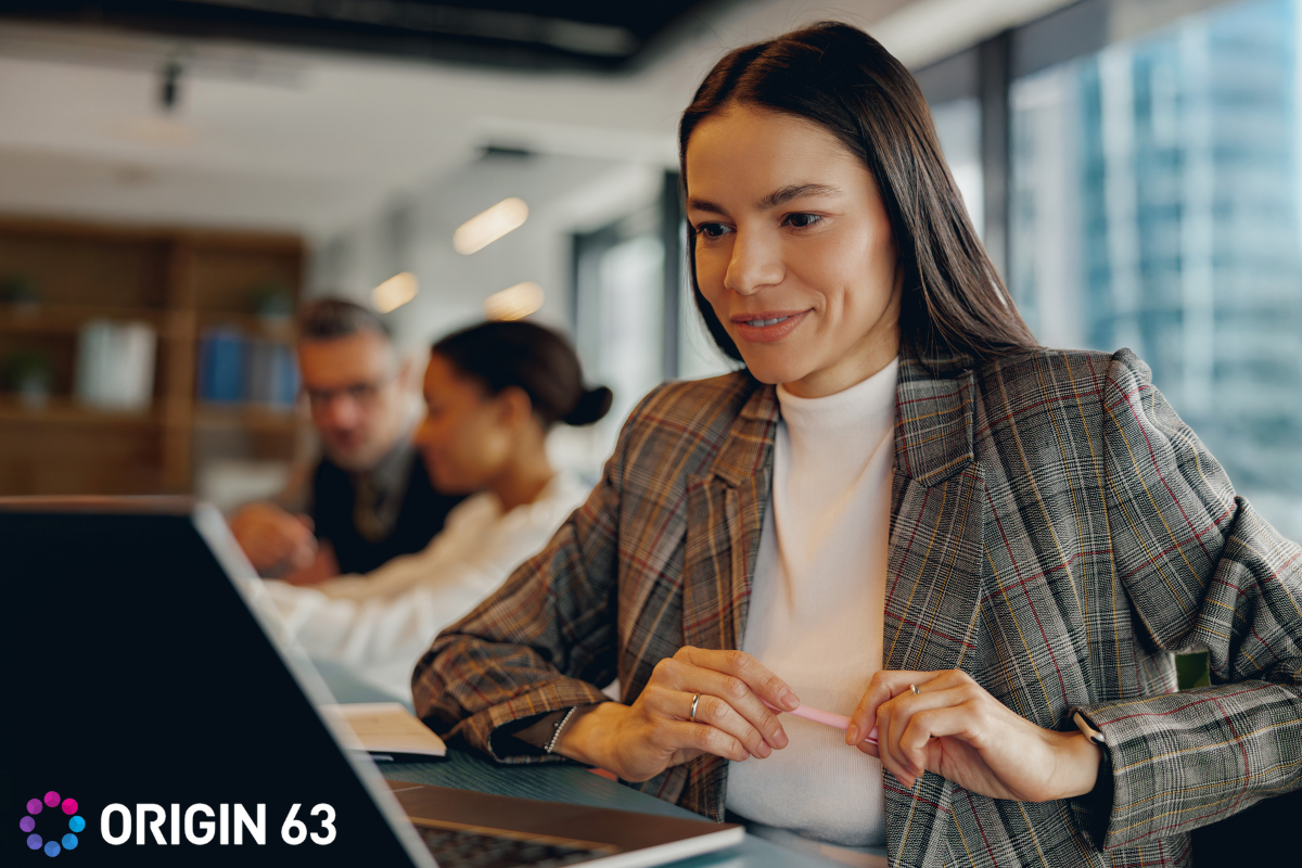 A service leader using hubspot service hub to manage tickets