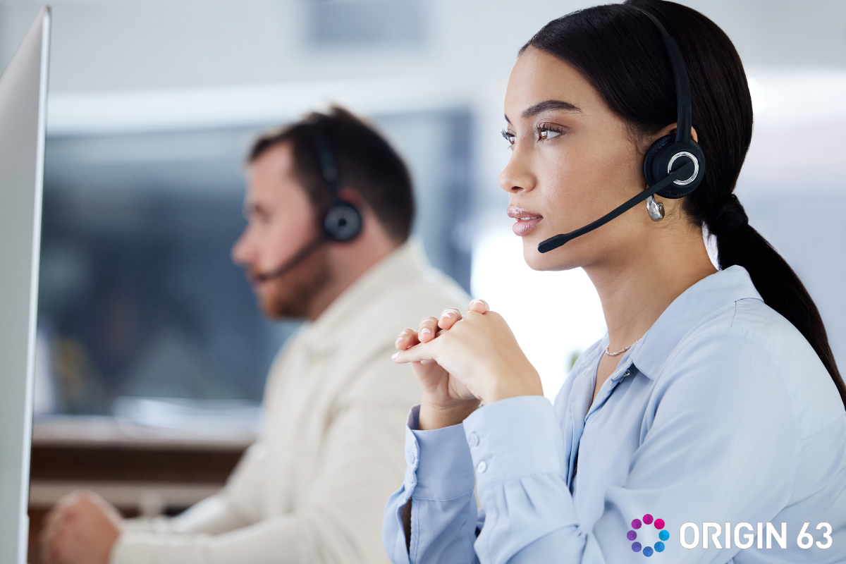 customer-service-agent-focused-on-monitor