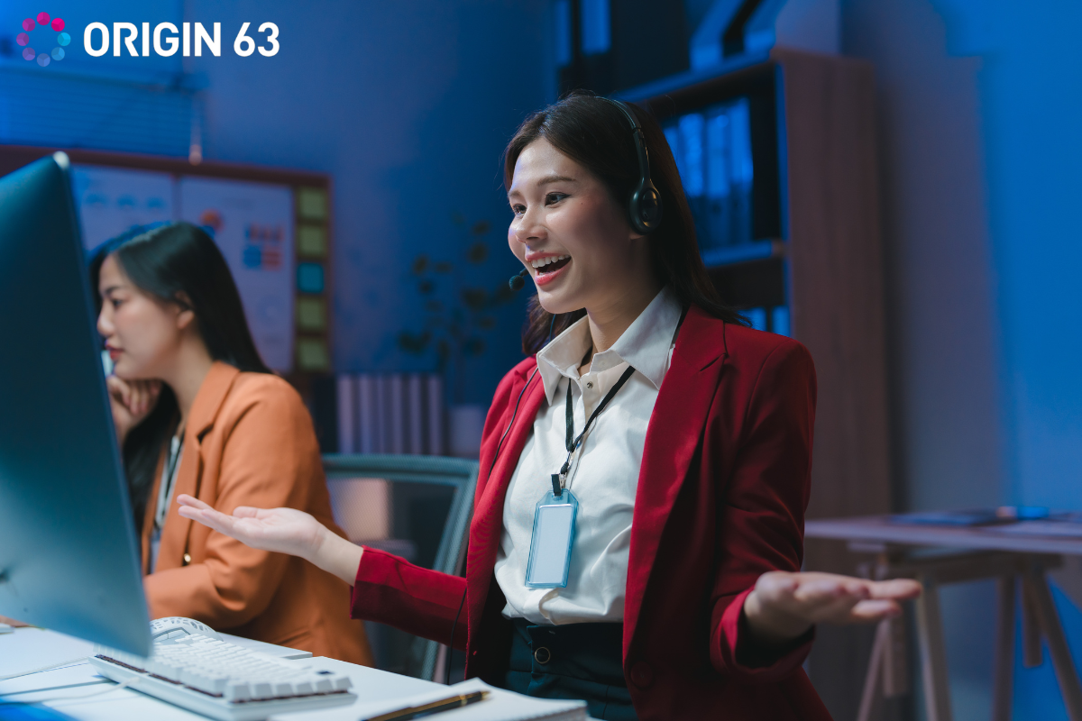 Customer service representative using advanced HubSpot workflows