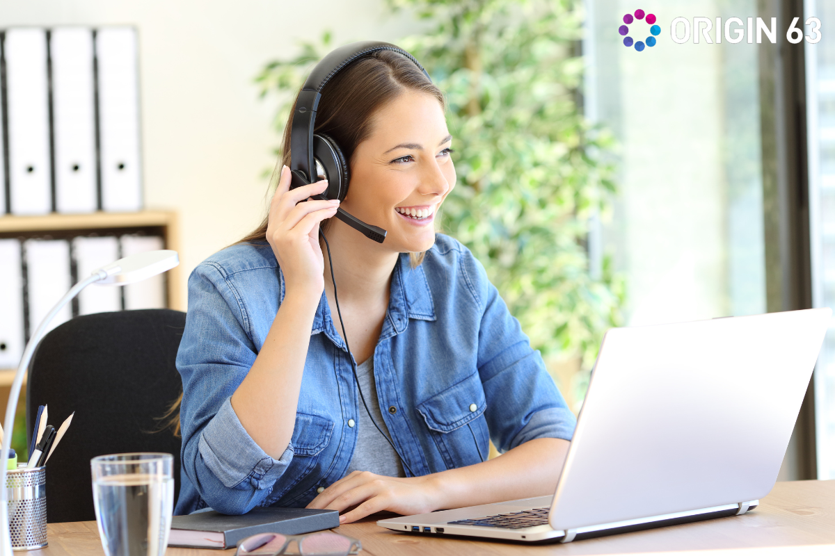 woman-making-calls-with-hubspot-integration