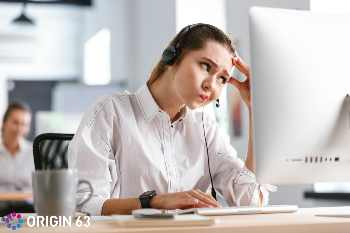 Customer service agent having problems with manual knowledge base management