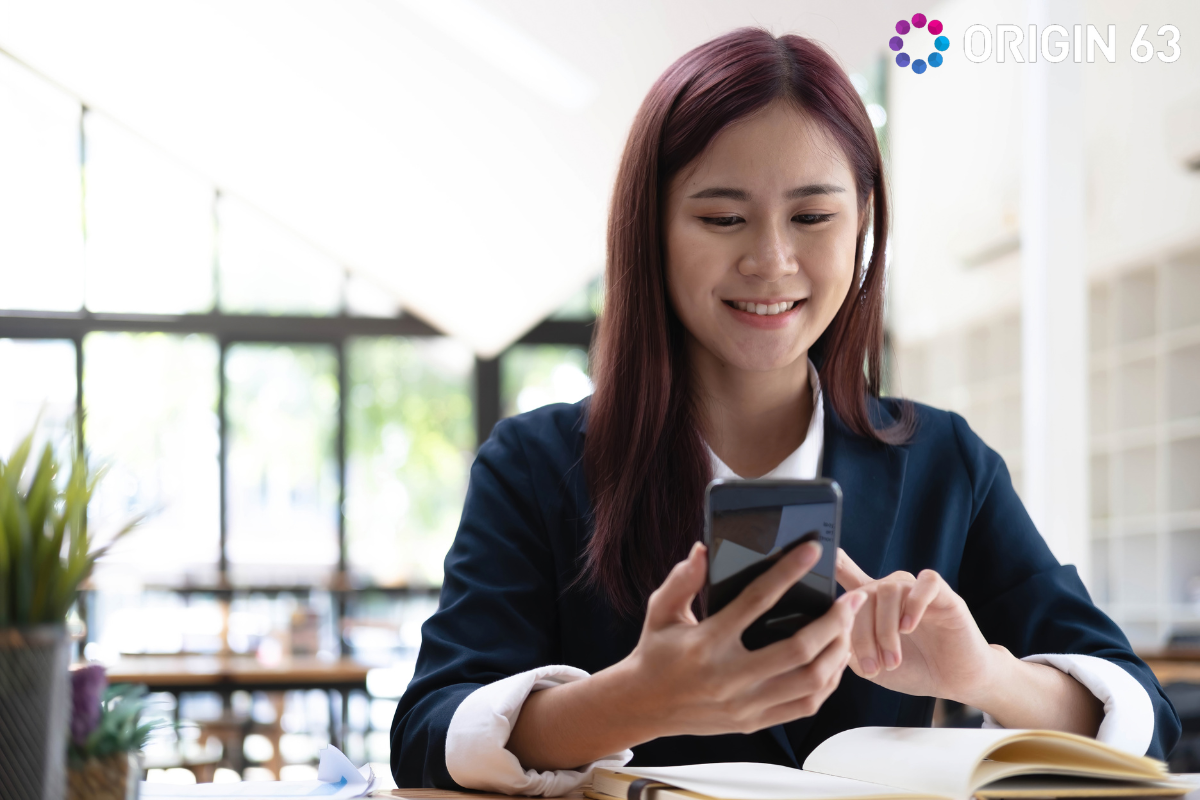 Customer solving their issues with knowledge base articles