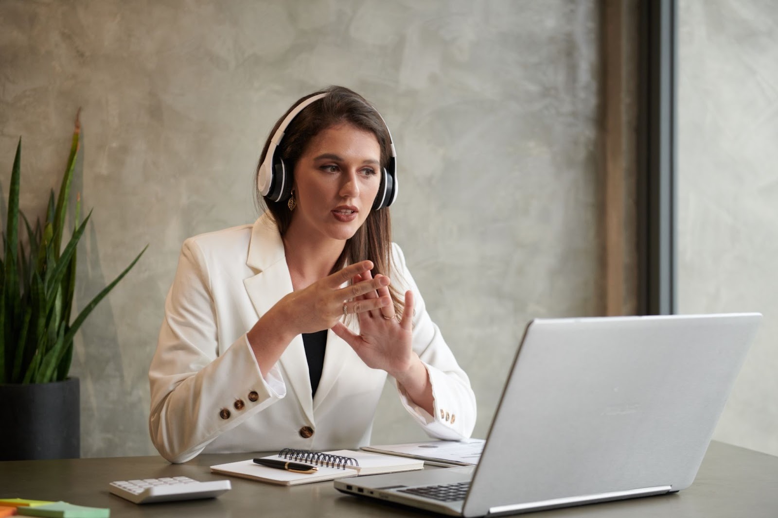 Customer success expert in an online meeting